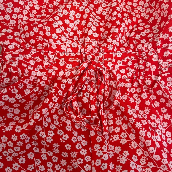 Princess Polly Red Floral Strapless Romper - Picture 6 of 6